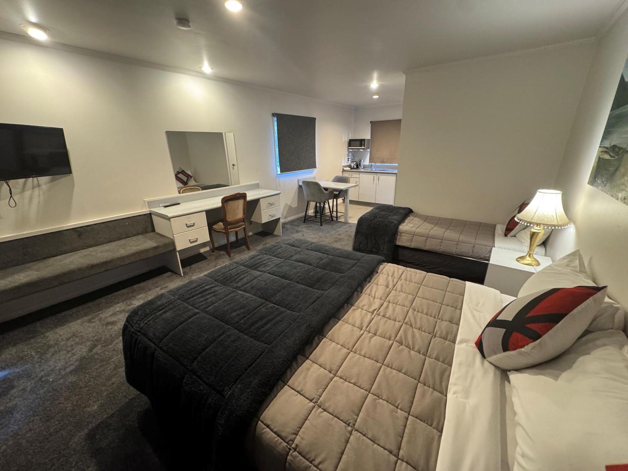 Settlers Motor Lodge Lower Hutt Buitenkant foto